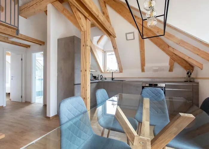 Bright & Spacious Loft In The Heart Of Old Town